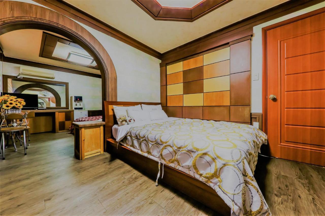 Pine Motel Порён Экстерьер фото